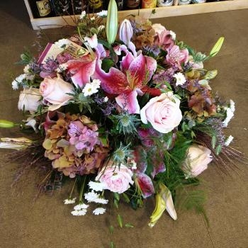 coussin rond rose, lys, hortensia, rose santini...